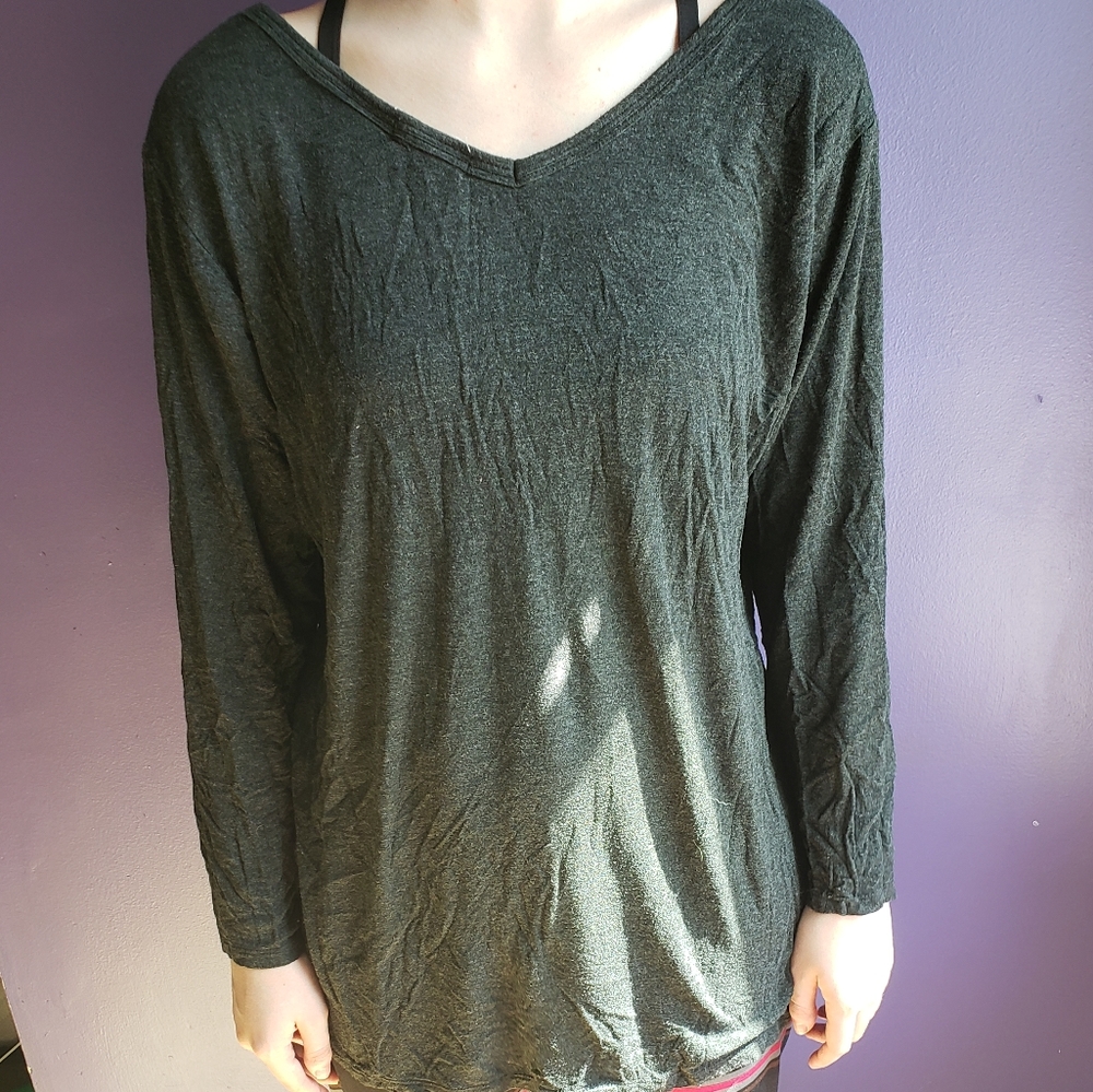 Top. - Picture 2 of 4